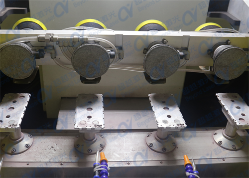 手機蓋板曲面打磨擦拭結(jié)構(gòu)