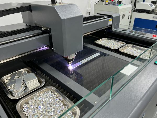 紅外皮秒激光切割機(jī)：不止珠寶加工！多領(lǐng)域鋯石薄片切割的全能設(shè)備